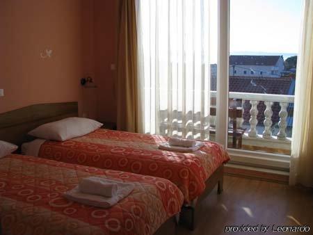 Villa Cezar Kastel Luksic Room photo